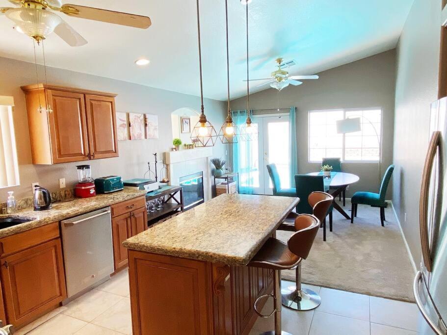 Amazing Heated Pool And Private Hot Tub 3Br In Heart Of Lv Vila Las Vegas Exterior foto